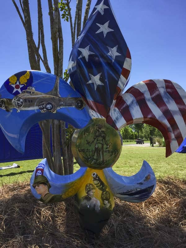 War scenes on a Fleur-de-lis in New Orleans.