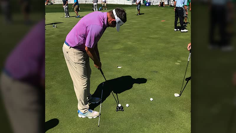 Jason Bohn on the practice green with his Futura T6M.