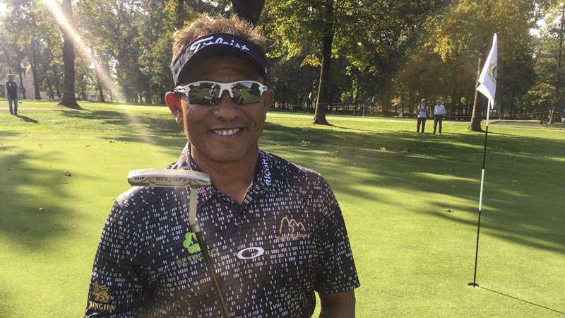 Thongchai Jaidee with one of his 009M gamers.