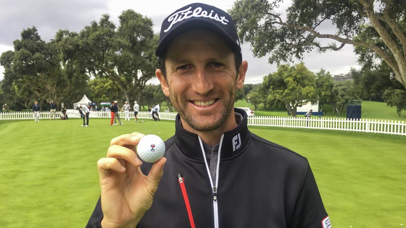 How Grégory Bourdy marks his Titleist ProV1 golf ball.