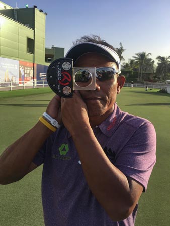 Thongchai Jaidee with his Futura T5MB looking through an old Cameron Cube.