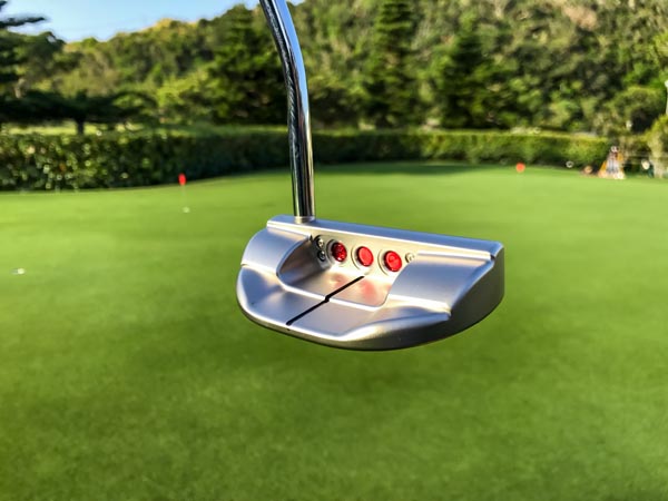 New 2018 Select Fastback Tour putter at the Daikin Orchid Ladies Golf Tournament in Japan.