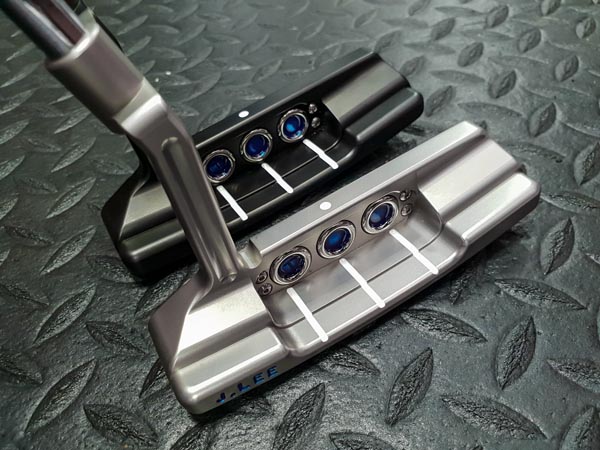 Two looks at a couple Super Rat II gamers.