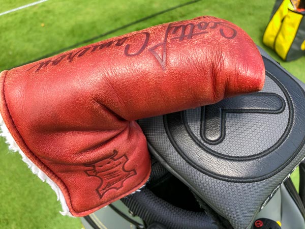 A Custom Shop lipstick red leather headcover and a pop color black Circle T mid-square.
