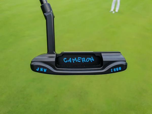Dancing Cameron on a 009 in Tour Black.