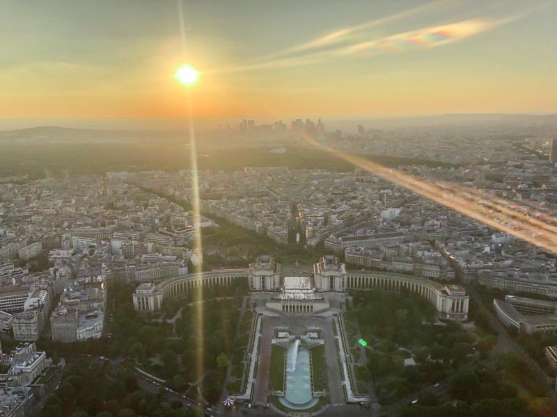 Bonsoir, Paris.