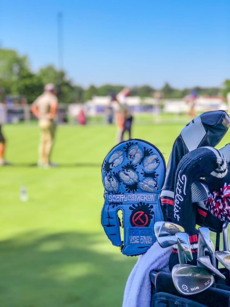 Justin Thomas' 2017 PGA Championship-winning Tar Heel headcover at the ready.