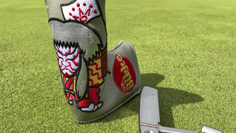 Bikke's special headcover and vertical stamper.