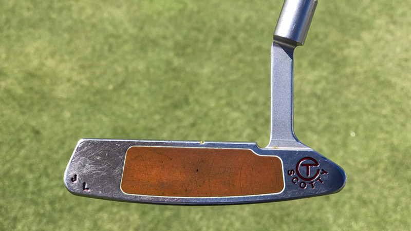 That's how a Teryllium inlay ages, to a nice patina.