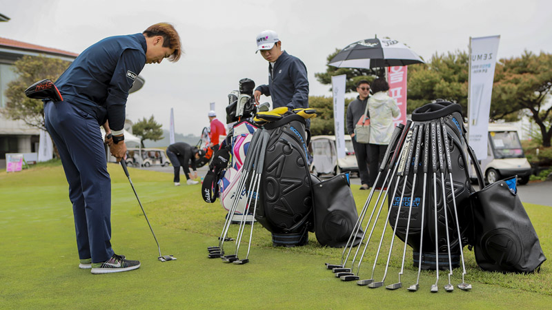 Players checking out new Phantom X Prototypes.