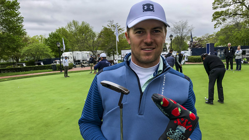 Jordan Spieth at Bethpage with his Scotty Cameron "The Big Apple" headcover