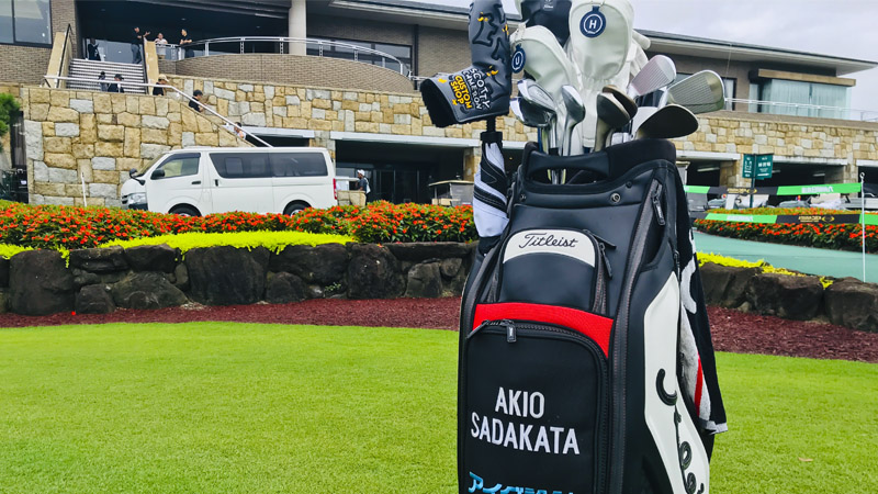 Akio sportin' the Custom Shop Dancing Junk Yard Dog headcover.