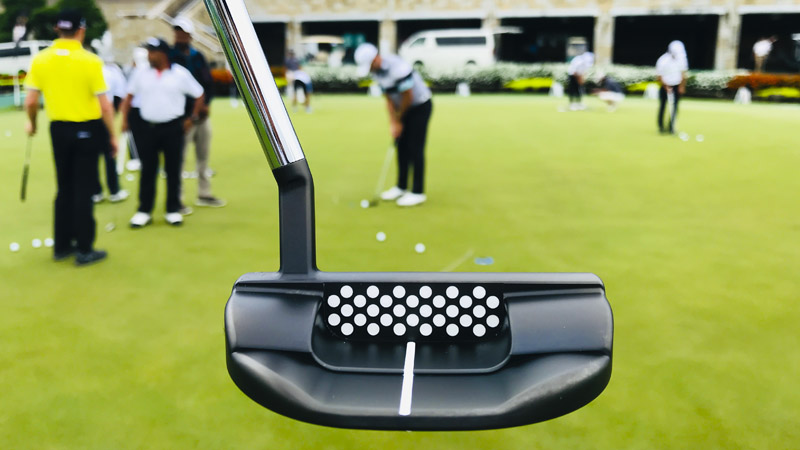Inspired by Tour players, a mid-mallet shape and neck that provides the stability of a compact mallet with the toe flow of a blade, the Teryllium T22 Fastback 1.5.