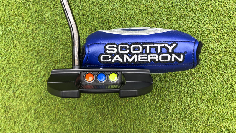 Futura X5R Cirlce T putter with multi-colored paintfill.
