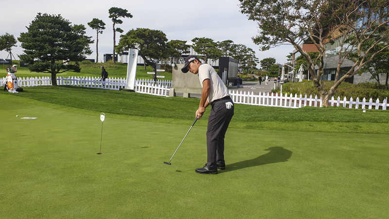 Kim, YoungSoo on the practice green.
