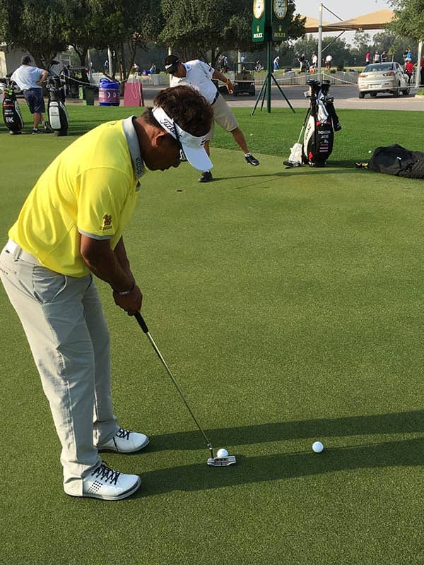 Thongchai Jaidee checking out a new Select Newport.