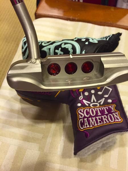 That's a Circle T Crawfish headcover paired with a Custom Shop Greatest Hits.