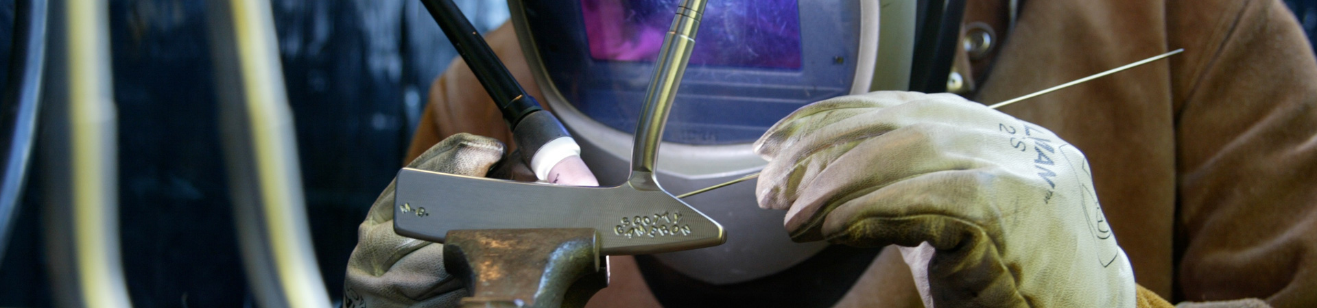 Collecting Putters with Unusual Necks Supporting Article Image