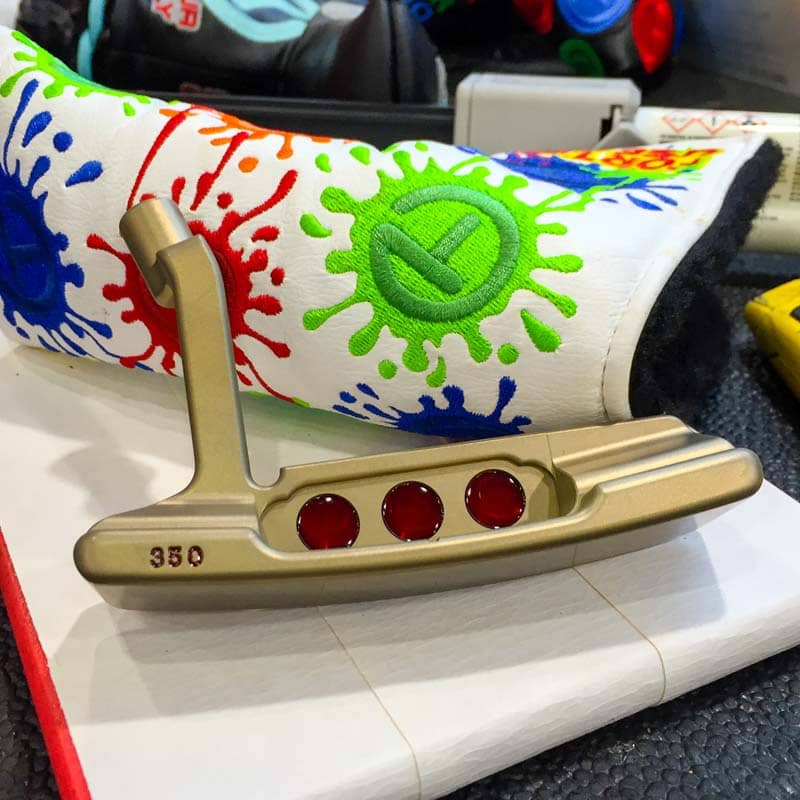Scotty's Paint Splash Circle T headcover with a Newport 2 in Chromatic Bronze.