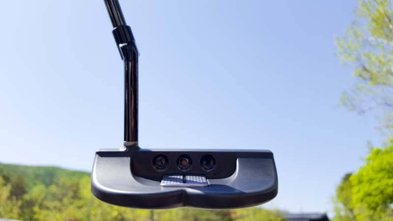 Notice the flange sight line area formed via the face-sole core.