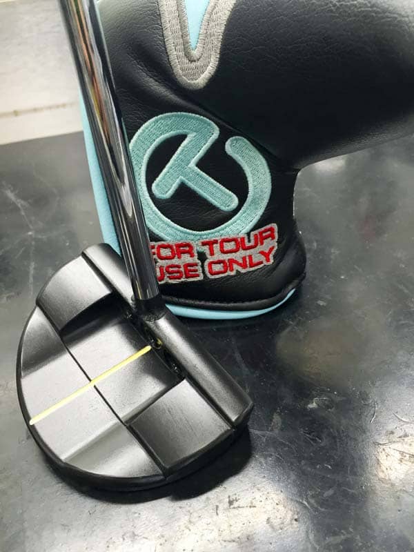 Straight shafted Select Round Back in Tour Black.