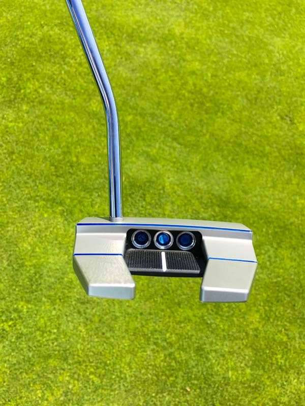 Futura X7 Tour putter with custom translucent blue paintfill.