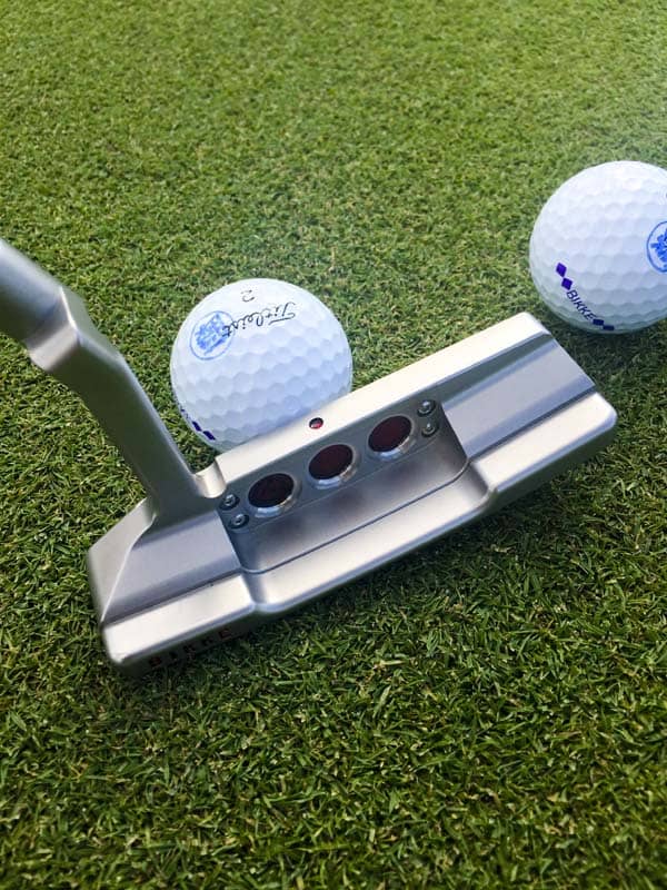 Single sight dot on a 2016 Select Concept 2 Tour putter.