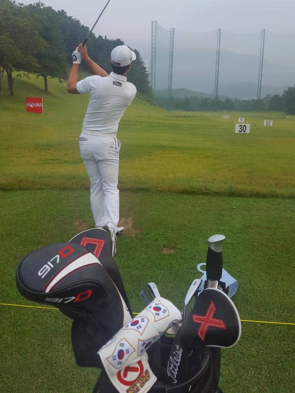 DH Kim with his new Circle T headcover.