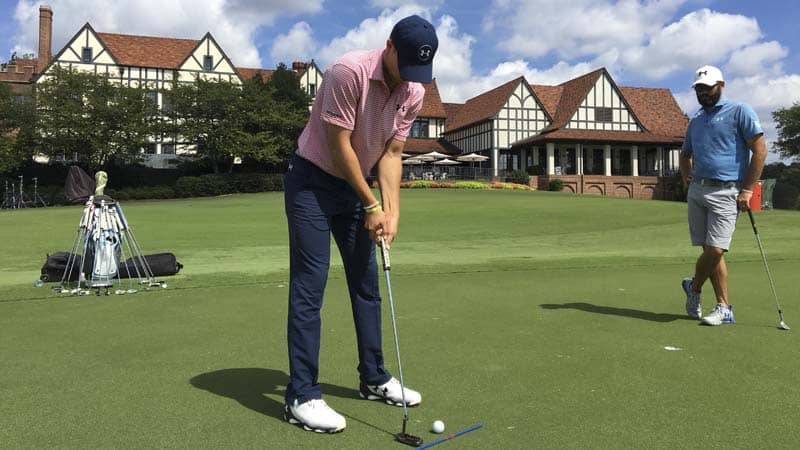 Jordan Spieth at work.