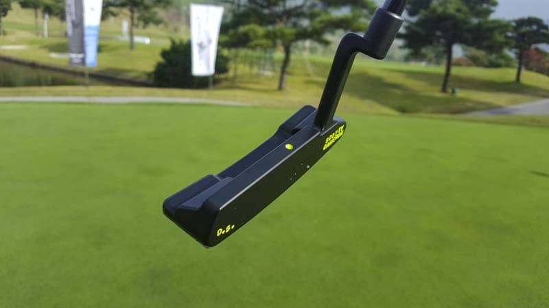 A single sight dot to guide the way.